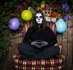 Tes sugar skull on chair