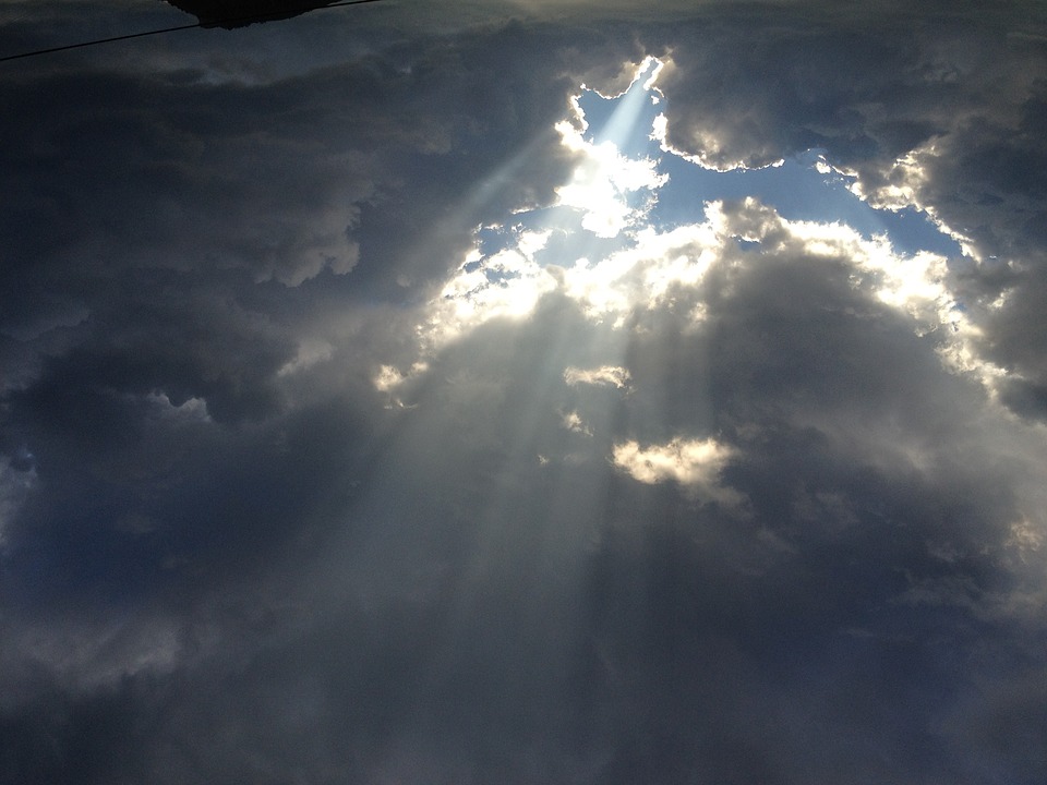 clouds-with-sun-ray-1735595_960_720